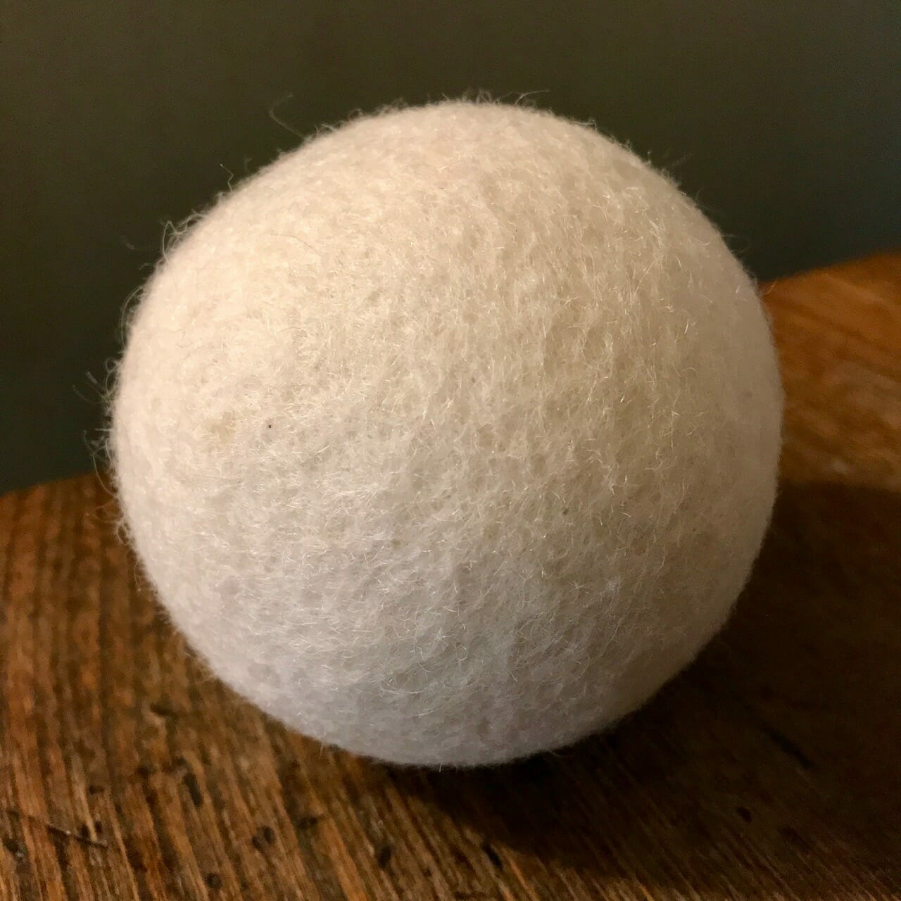 4 cm Natural Wool Felt Balls - Fibrecraft