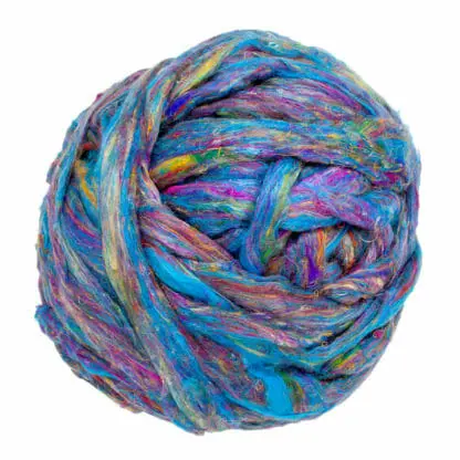 A roving made from fluffy recycled silk fibres.