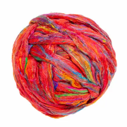 A roving made from fluffy recycled silk fibres.